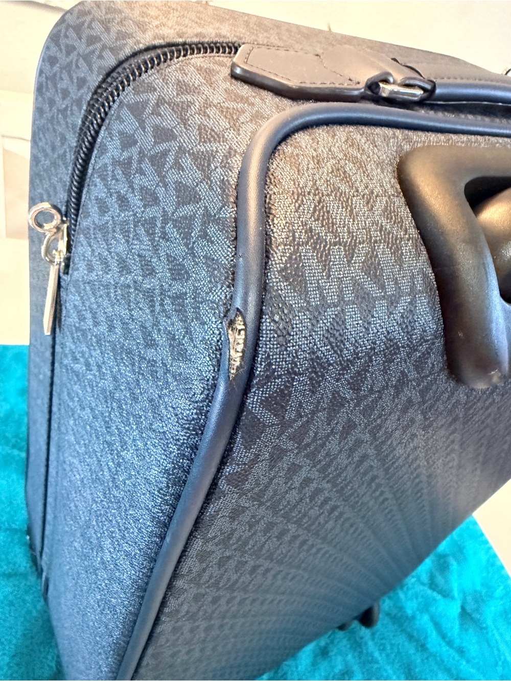 SOLD! Michael Kors Navy Monogram Spinner luggage bag - Picture 2 of 8